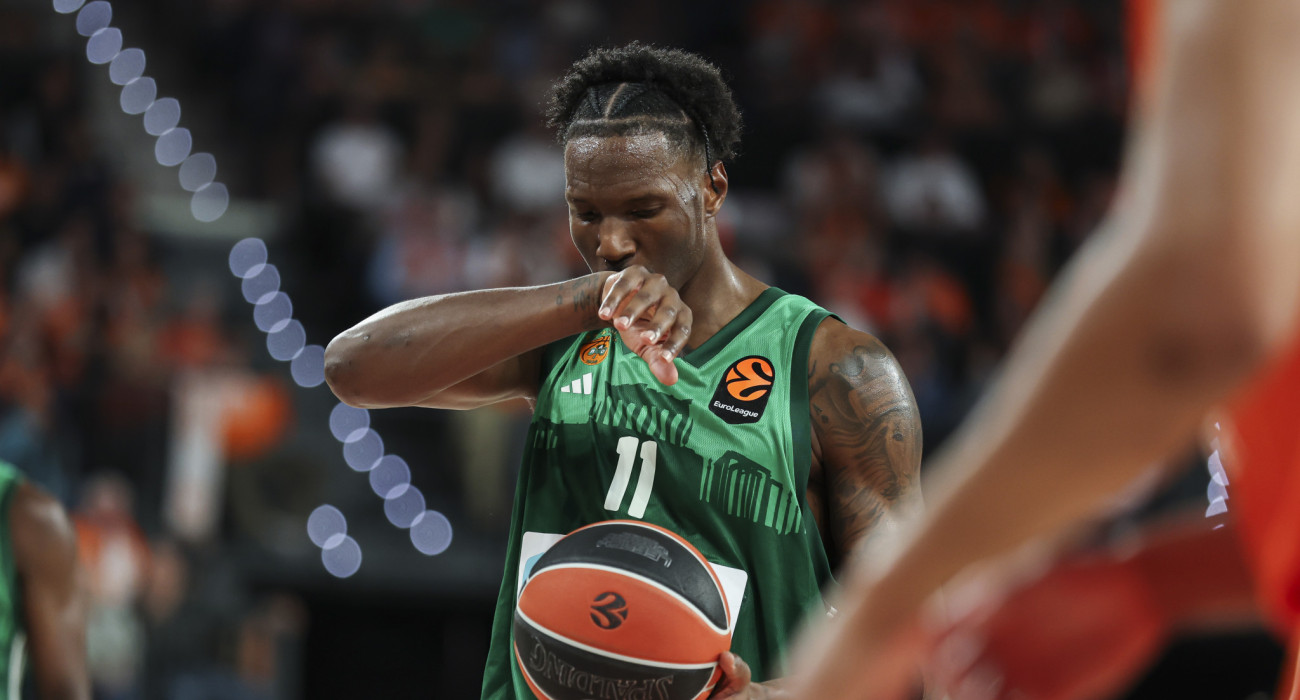 Ο Χέιζ Ντέιβις απέναντι στην Βαλένθια για το Game 2 / πηγή: Eurokinissi