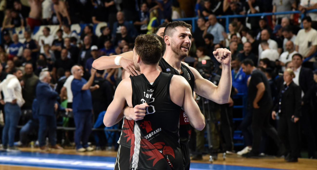 Οι παίκτες των Ιωαννίνων πανηγυρίζουν την άνοδο/Πηγή: Eurokinissi