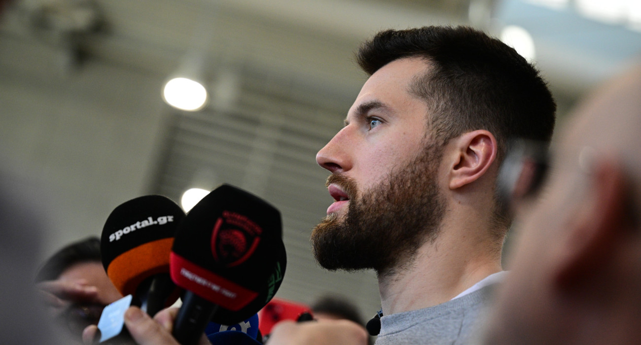 Ο Άλεκ Πίτερς σε δηλώσεις του πριν το game 3 με τη Μονακό / Πηγή: Eurokinissi