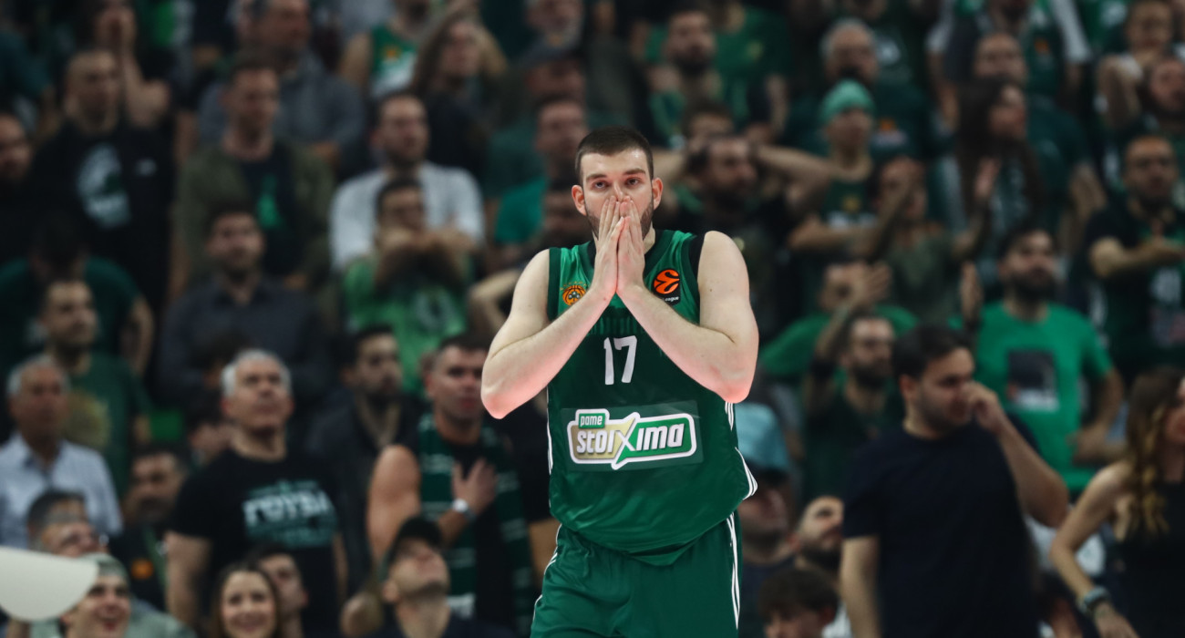 Η αντίδραση του Ρογκαβόπουλου μετά και το δεύτερο άστοχο κρίσιμο τρίποντο / Πηγή: Eurokinissi