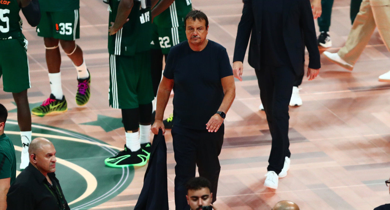 Με σμόκιν και σκαρπίνι