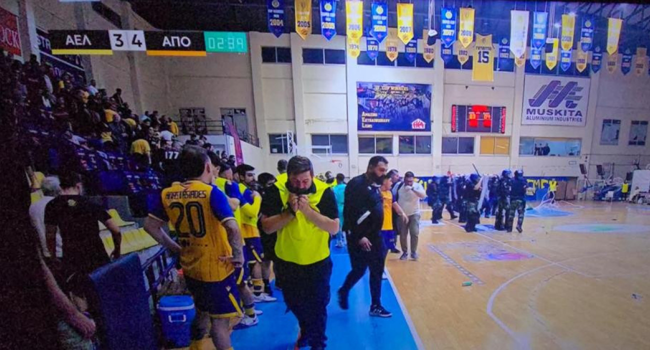 Χάος στην Κύπρο και επεισόδια σε αγώνα futsal στην Κύπρο / Screenshot
