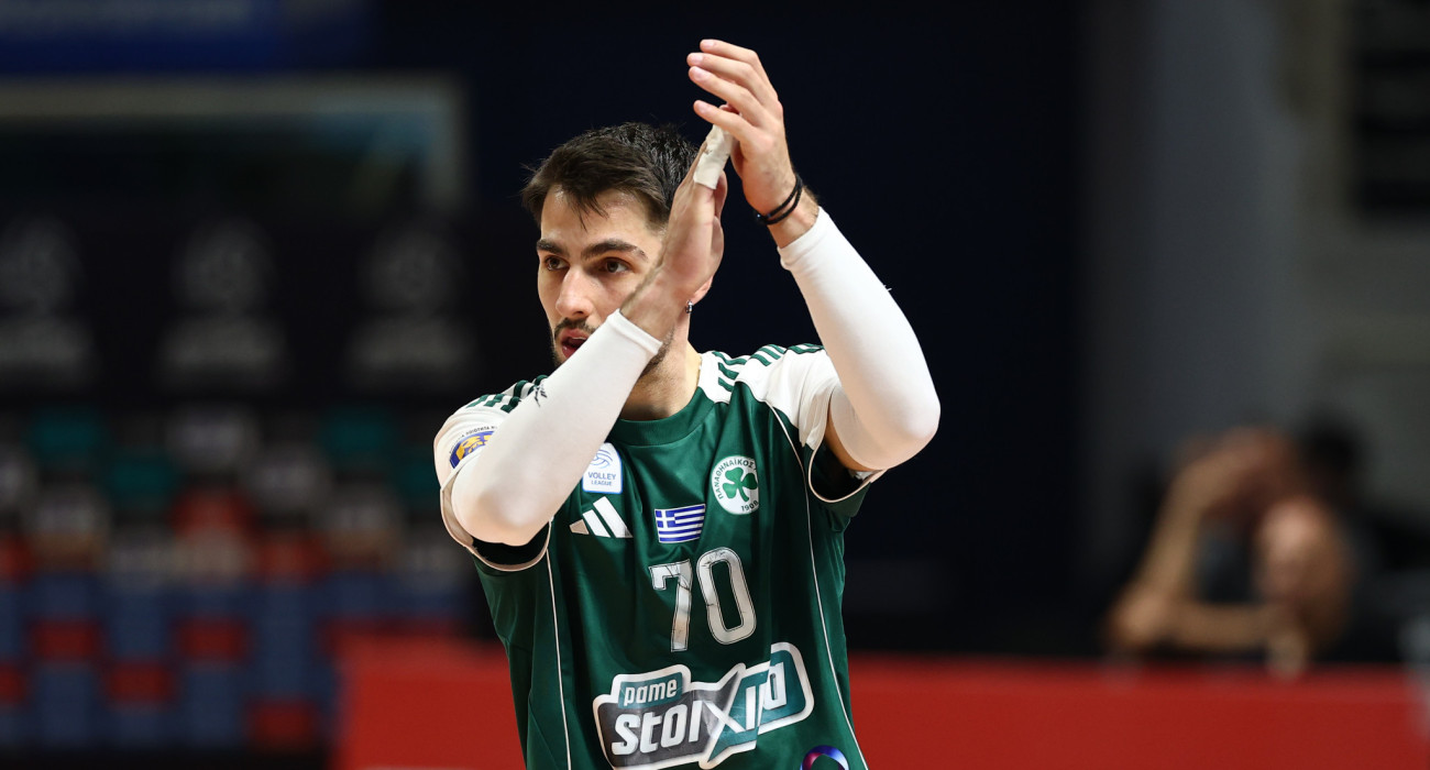 Ο Άρης Χανδρινός στον δεύτερο τελικό του Παναθηναϊκού με τον ΠΑΟΚ στη Novibet Volley League / Πηγή: Eurokinissi