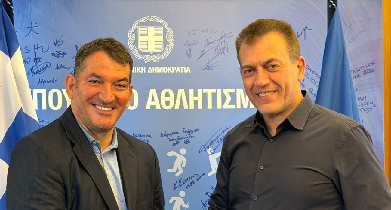 Ο Πύρρος Δήμας με τον Γιάννη Βρούτση στην ΓΓΑ / Screenshot