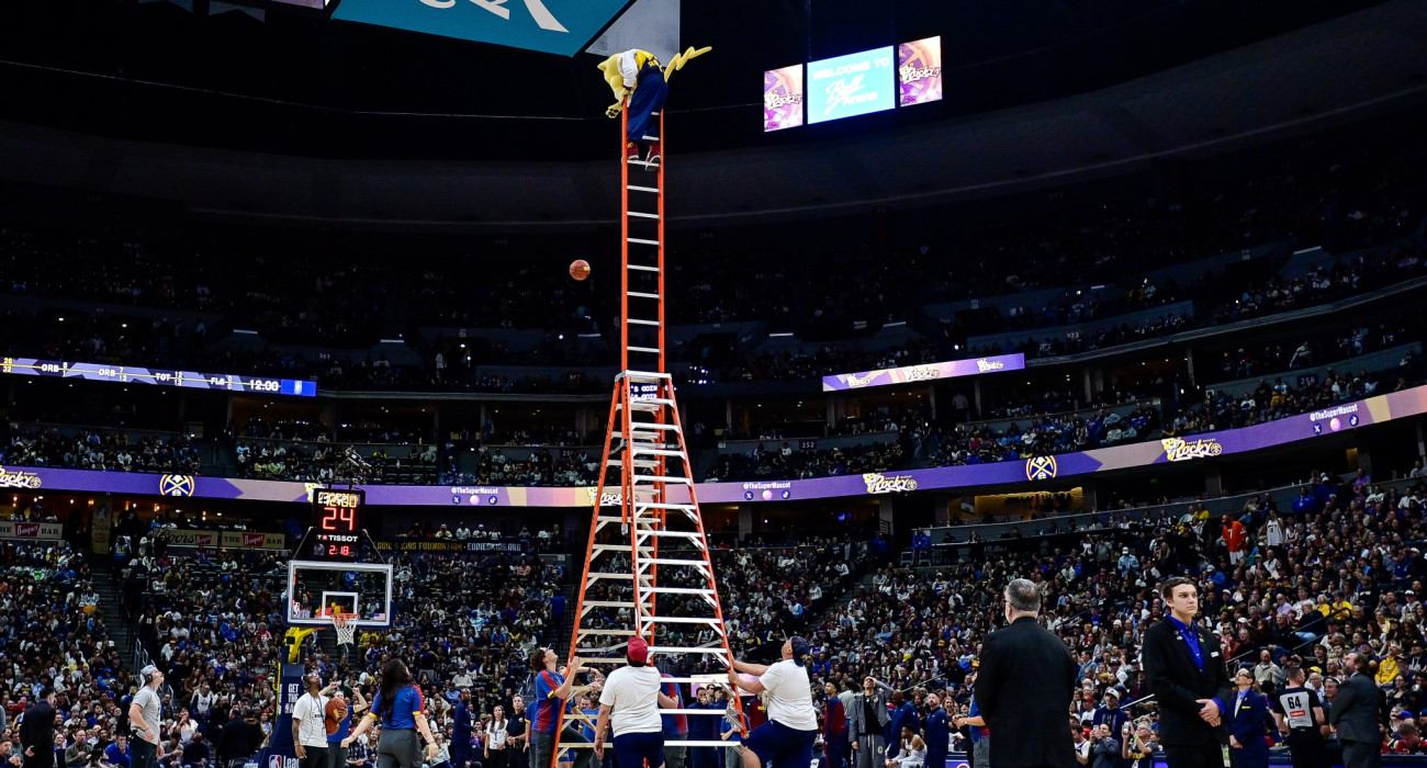 Η μασκότ των Ντένβερ Νάγκετς/Photo by Dustin Bradford/Getty Images