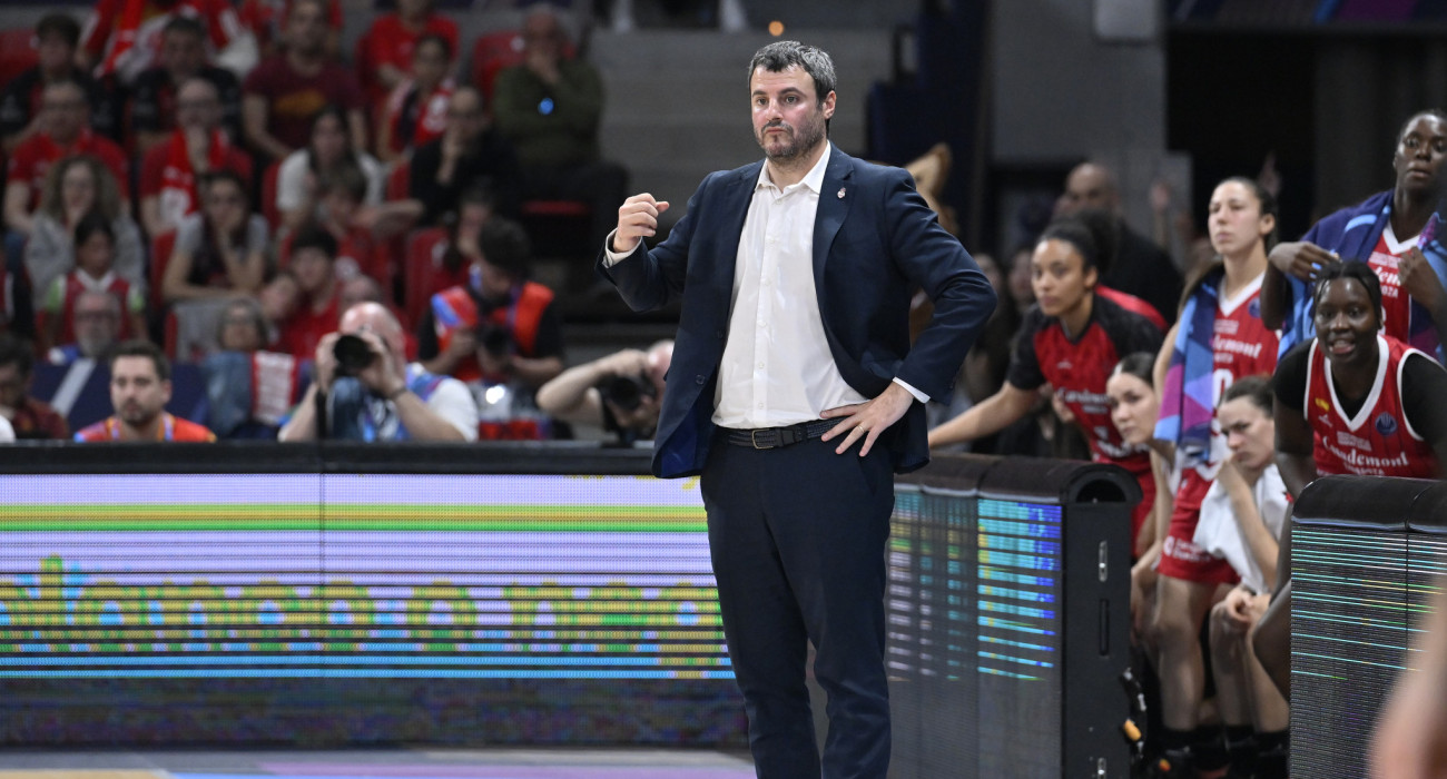 Ο Κάρλος Καντέρο, προπονητής της Σαραγόσα/Photo by Burak Akbulut/Anadolu via Getty Images