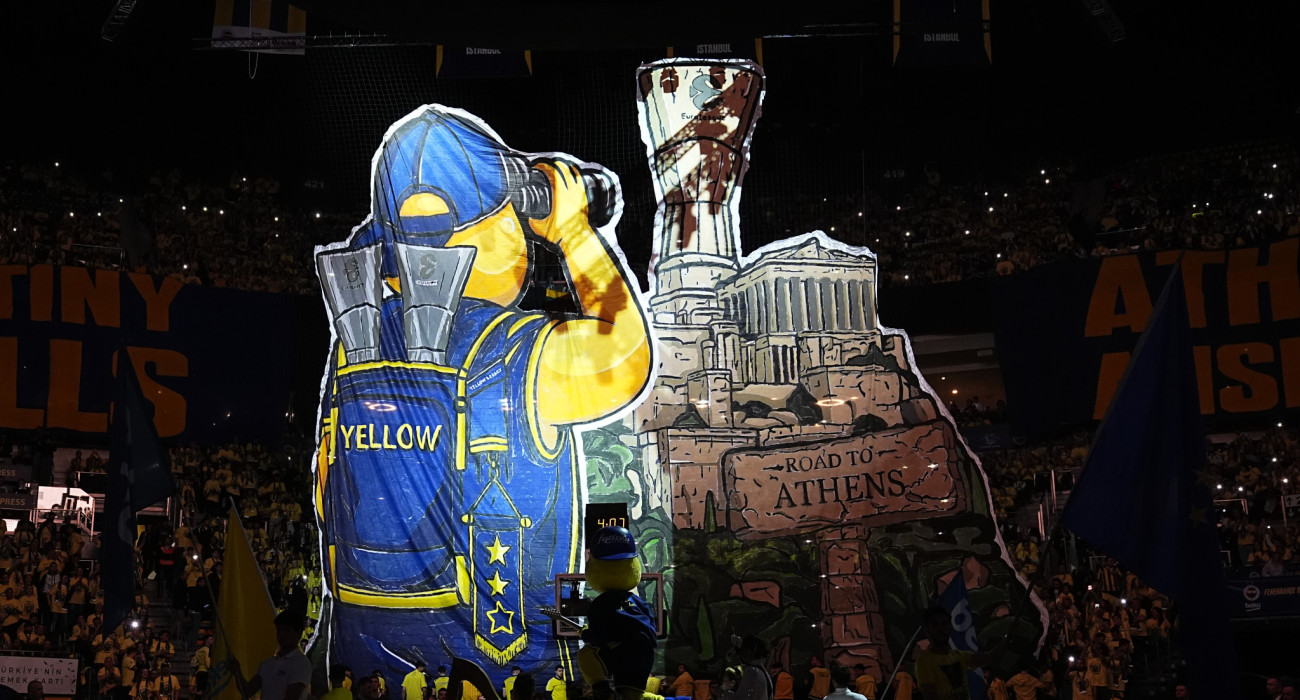 Η φαντασμαγορική ατμόσφαιρα στην έδρα της Φενέρμπαχτσε / Photo by Esra Bilgin/Anadolu via Getty Images