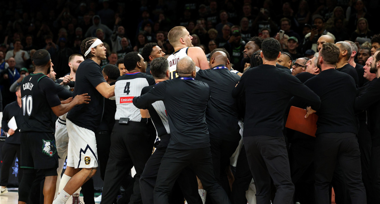 Σύρραξη στο Τίμπεργουλβς - Νάγκετς/Photo by David Berding/Getty Images