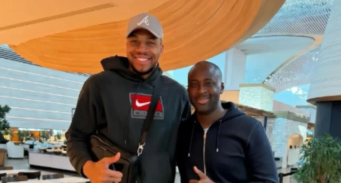 Ο Γιάννης Αντετοκούνμπο με τον Γιάγια Τουρέ / Screenshot