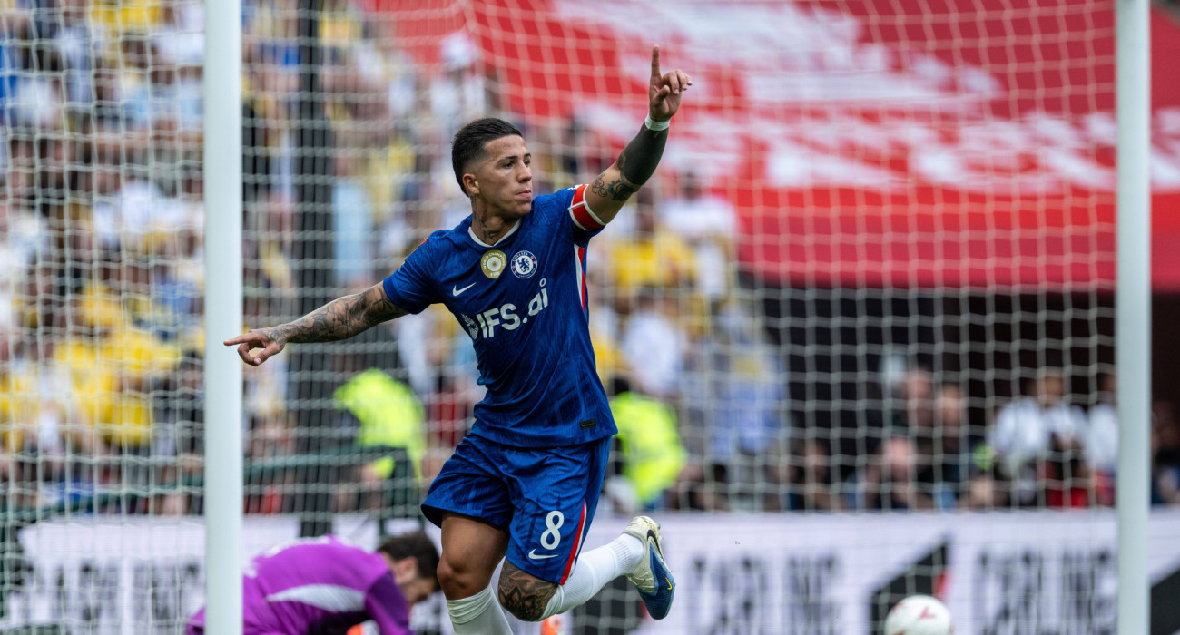 O Έντσο Φερνάντες πανηγυρίζει το γκολ του απέναντι στη Λίντς/ Imago