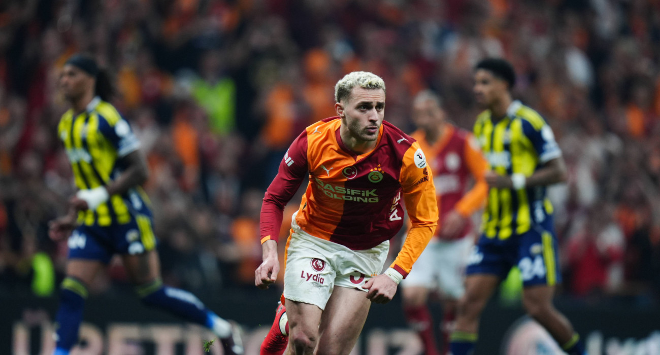 Ο Μπαρίς Αλπέρ Γιλμάζ πανηγυρίζει το γκολ του στο Γαλατασαράι-Φενερμπαχτσέ / Πηγή: Imago