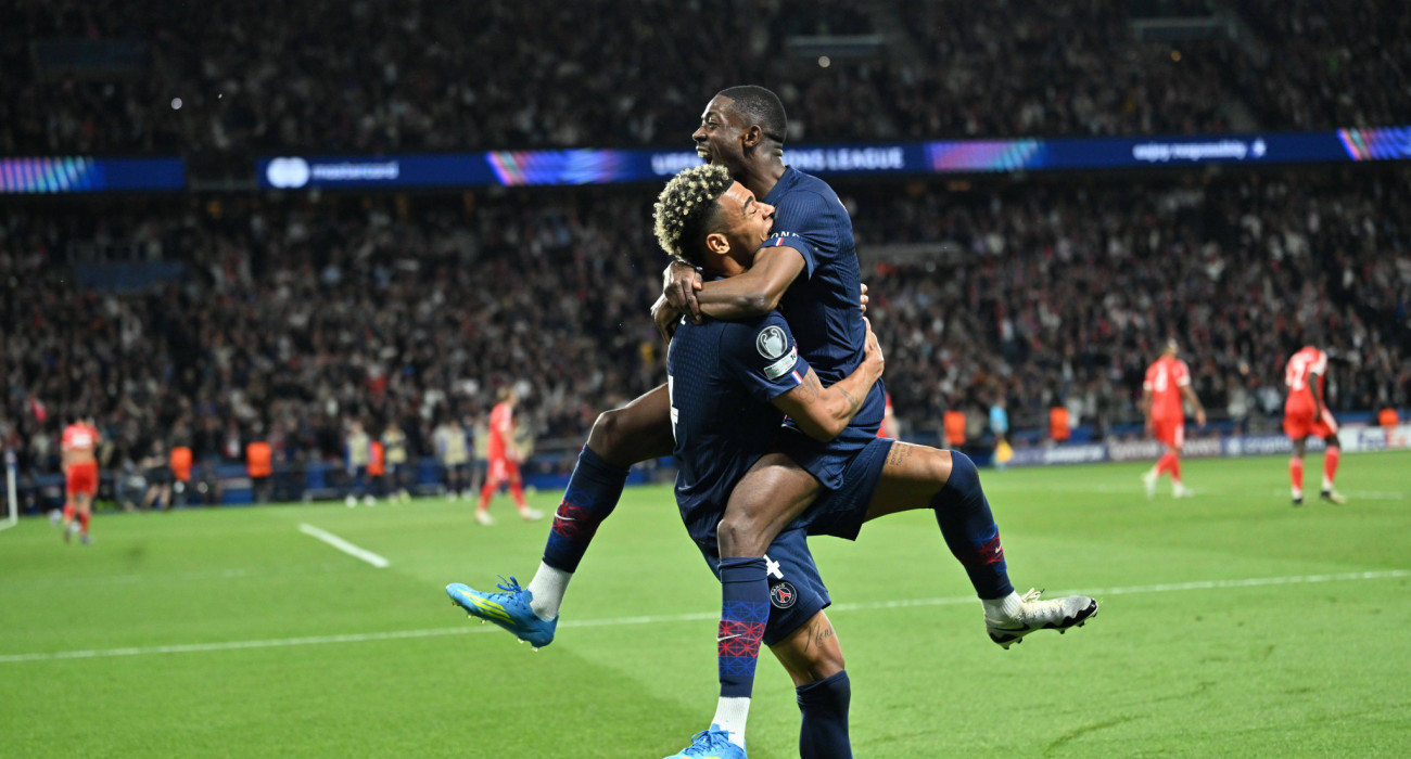 Οι Ντουέ και Ντεμπελέ πανηγυρίζουν το γκολ της Παρί Σεν Ζερμέν / Πηγή: Imago