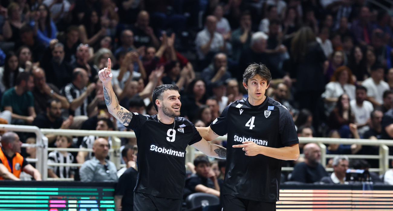 Κοκκινάκης και Τζέντρικ πανηγυρίζουν  στον αγώνα του ΠΑΟΚ με τον Παναθηναϊκό στη Novibet Volley League / Πηγή: Eurokinissi