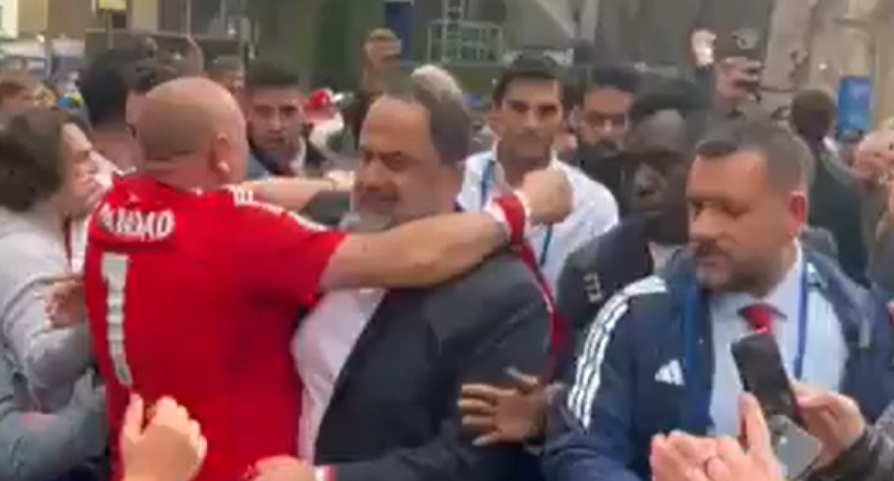 Οι φίλοι της Νότιγχαμ Φόρεστ αποθεώνουν τον Βαγγέλη Μαρινάκη / Screenshot