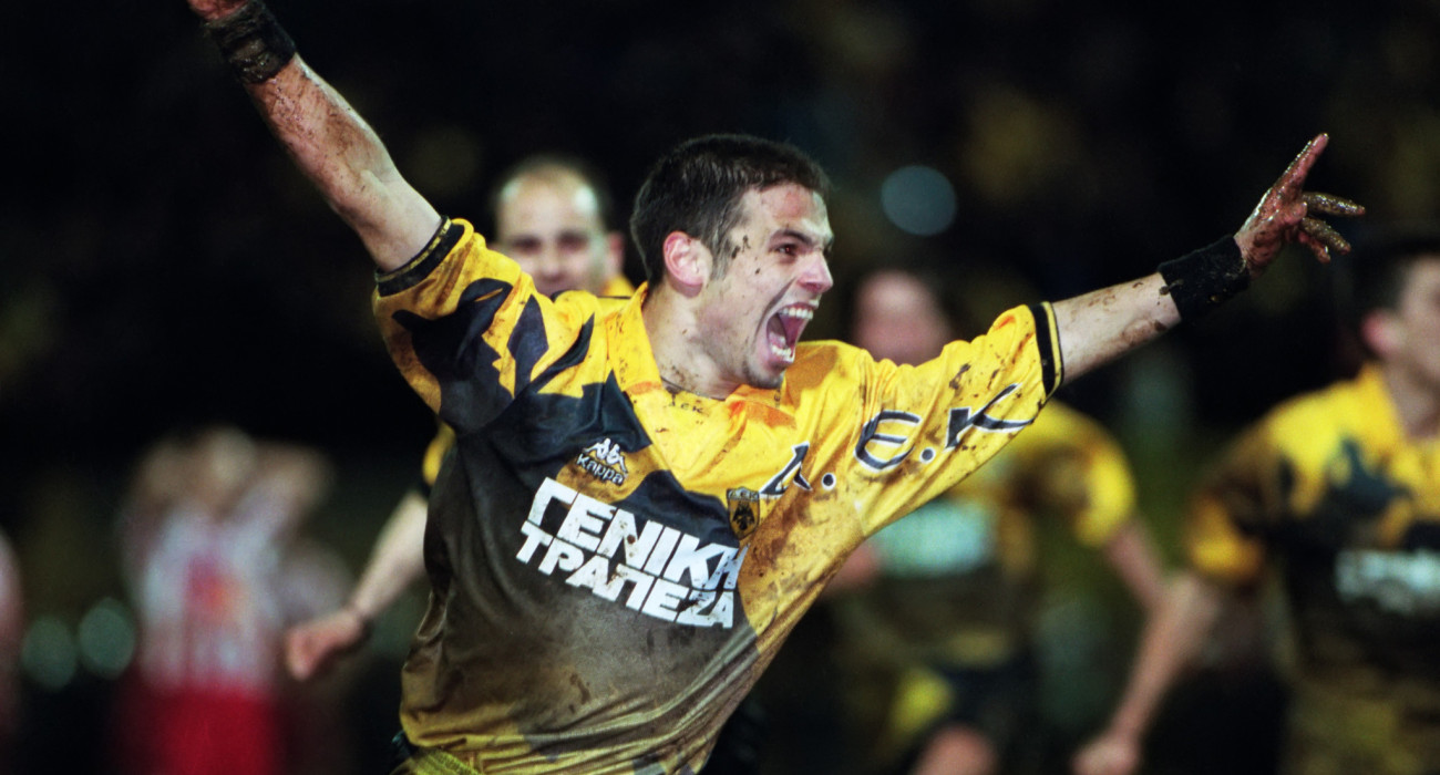 Ο Ντέμης Νικολαΐδης πανηγυρίζει κόντρα στον Ολυμπιακό με μία από τις πιο εμβληματικές εμφανίσεις της ΑΕΚ / Πηγή: InTime