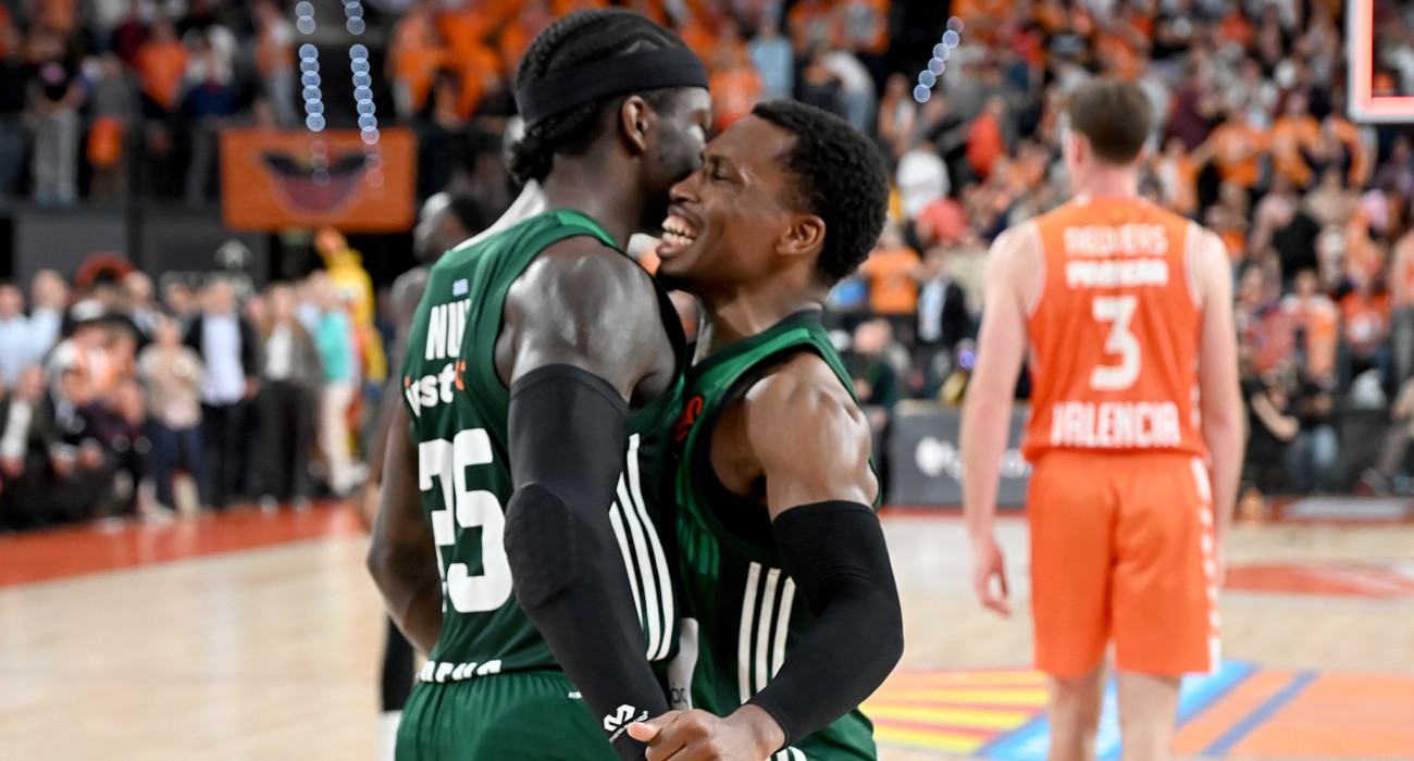 Κέντρικ Ναν και Τι Τζέι Σορτς κόντρα στη Βαλένθια / Πηγή: Β. Στόλης