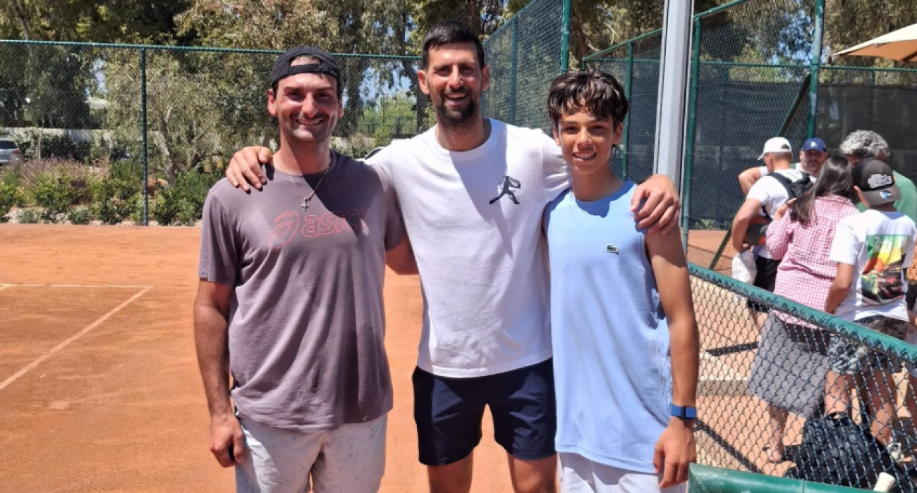 Ο Νόβακ Τζόκοβιτς μαζί με τον Ραφαήλ Παγώνη / Screenshot @rafael_pagonis