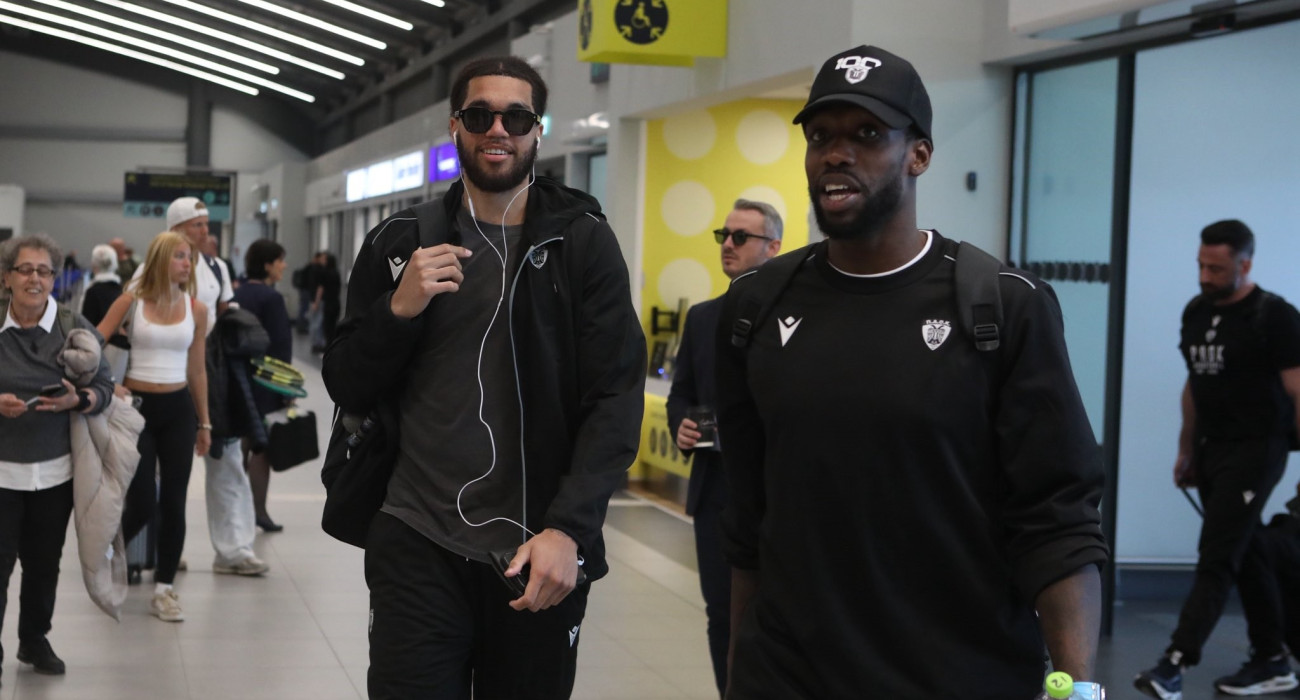 Ο Τίμι Άλεν με τον Πάτρικ Μπέβερλι στην αναχώρηση του ΠΑΟΚ για τον τελικό με τη Μπιλμπάο / πηγή: X:PAOKBC