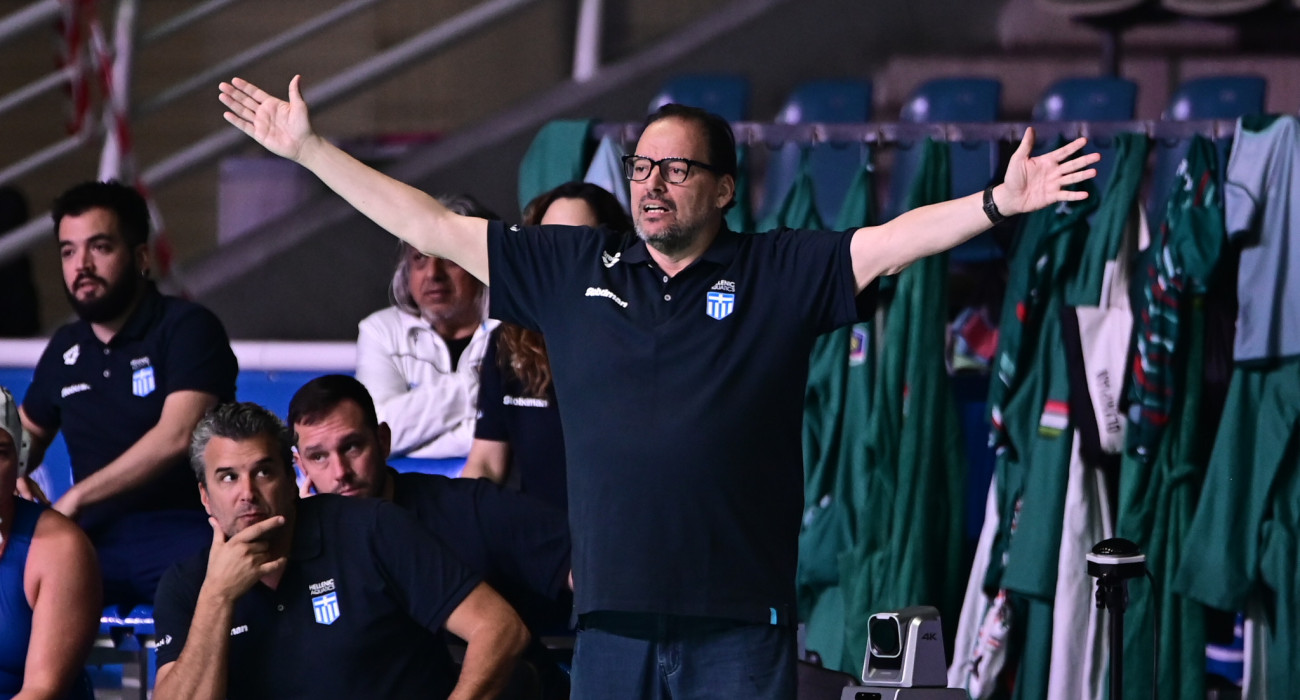 Ο Χάρης Παυλίδης στο φιλικό της Εθνικής πόλο γυναικών με την Ουγγαρία / Πηγή: Eurokinissi