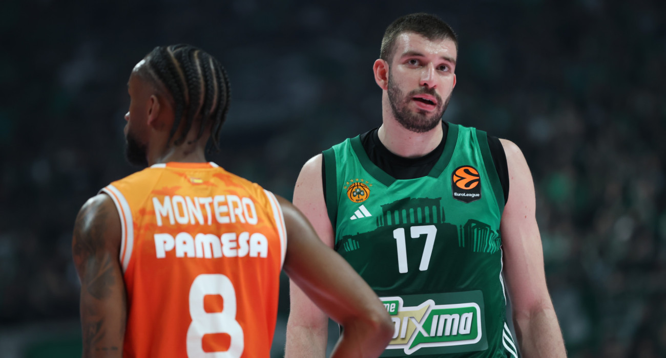 Ο Νίκος Ρογκαβόπουλος και ο Ζαν Μοντέρο στο Game 3 του Παναθηναϊκού με τη Βαλένθια, Πηγή: Eurokinissi