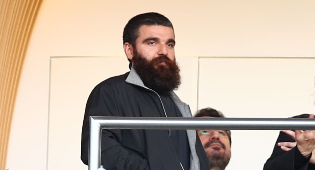 Στα αποδυτήρια της Τούμπας οι Γιώργος και Νίκος Σαββίδης