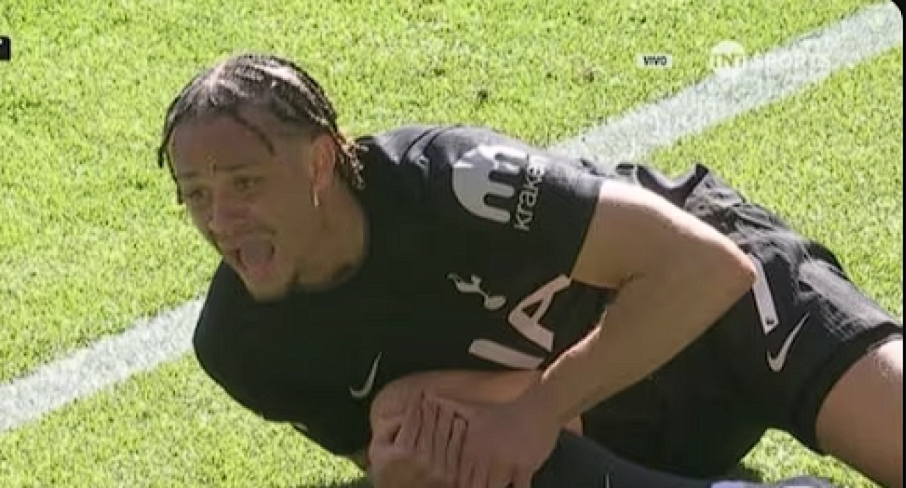 Η στιγμή του τραυματισμού του Τσάβι Σίμονς / Screenshot