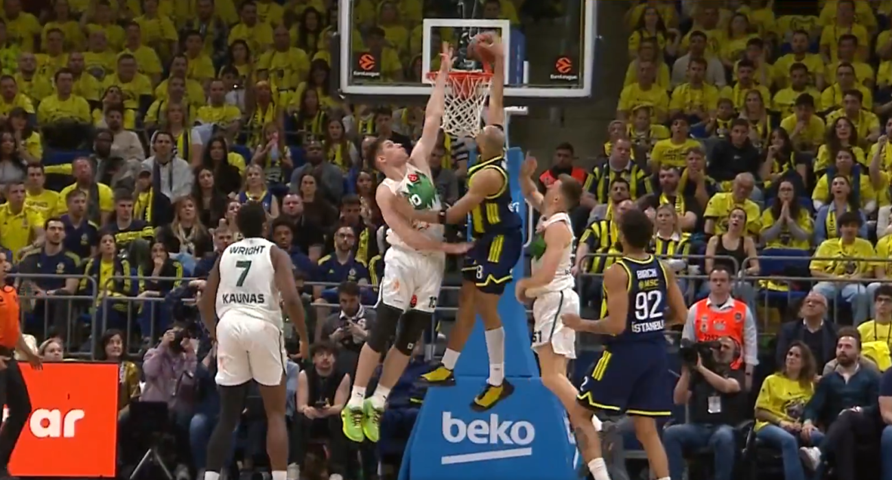 Ο Χόρτον-Τάκερ πήρε φόρα και κάρφωσε με μανία στο καλάθι της Ζαλγκίρις / PrintScreen