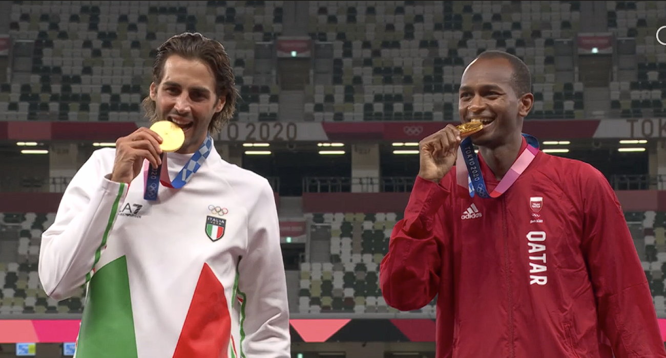 O Τζιανμάρκο Ταμπέρι και ο Μουτάζ Μπαρσίμ με τα χρυσά μετάλλια τους / Screenshot