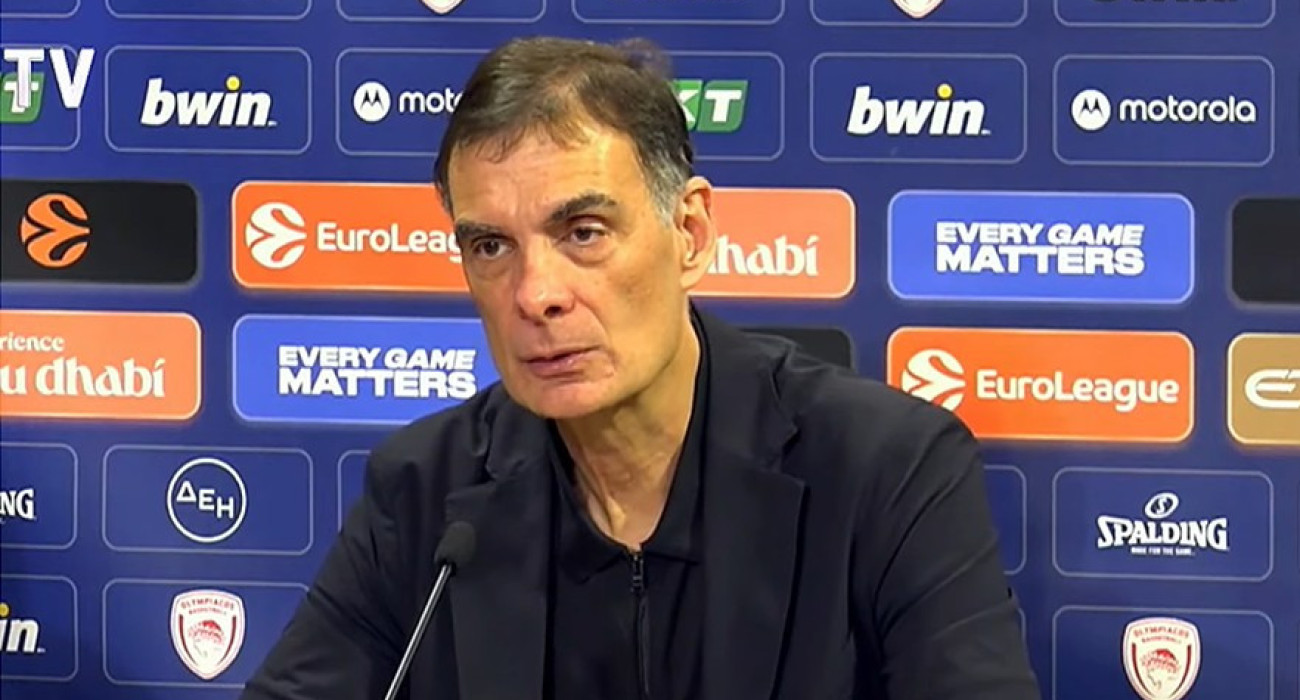 Ο Γιώργος Μπαρτζώκας στη συνέντευξη Τύπου μετά το 2-0 του Ολυμπιακού στη σειρά με τη Μονακό / Screenshot