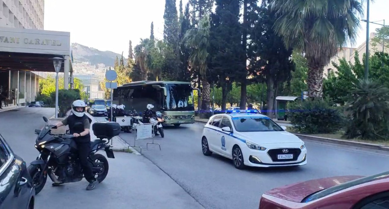 Η αποστολή της Βαλένθια αναχωρεί προς το T-Center με ισχυρές αστυνομικές δυνάμεις