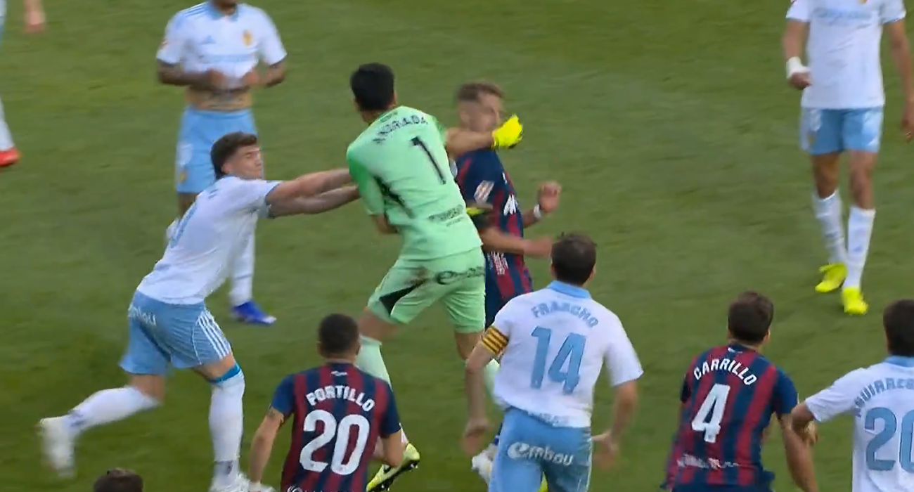 Η αδιανόητη ενέργεια του τερματοφύλακα της Σαραγόσα/screenshot