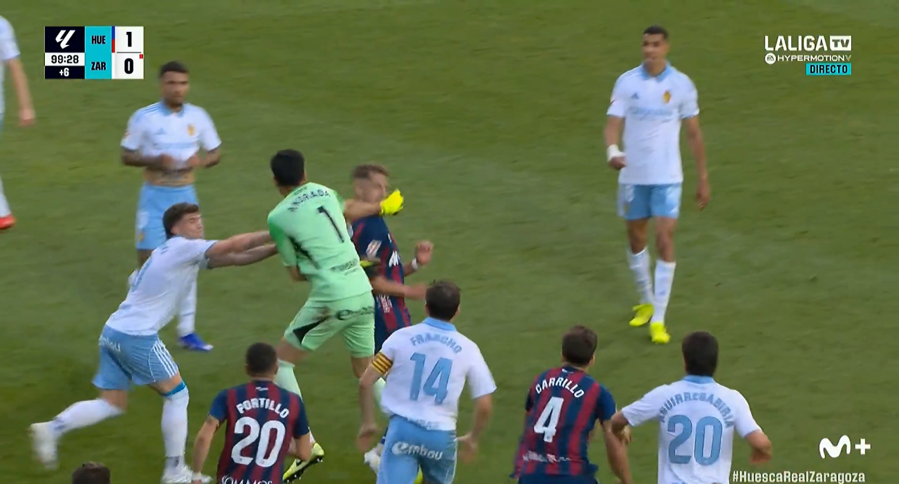 Η αδιανόητη ενέργεια του τερματοφύλακα της Σαραγόσα/screenshot