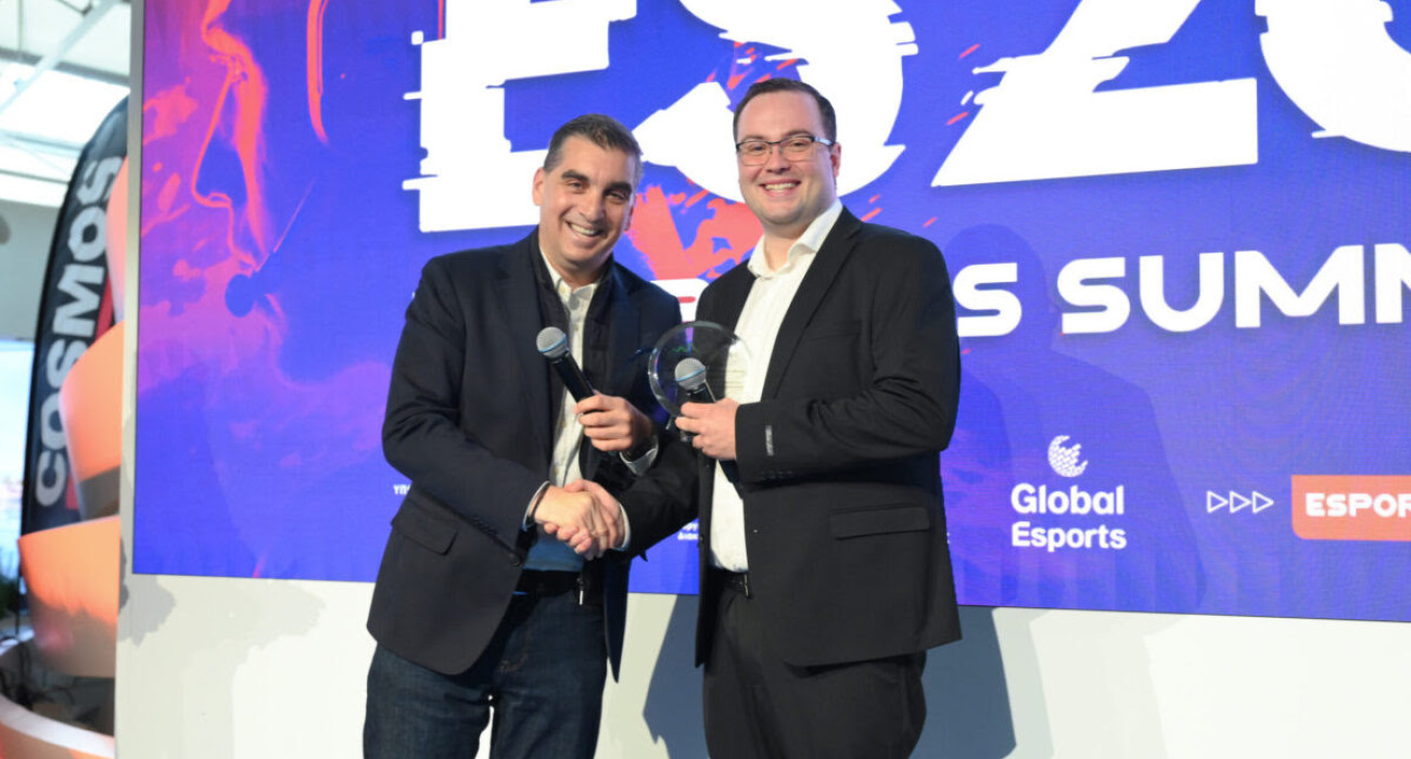 Ο Δήμαρχος Ελληνικού-Αργυρούπολης με τον Πρόεδρο της Ομοσπονδίας Ηλεκτρονικού Αθλητισμού