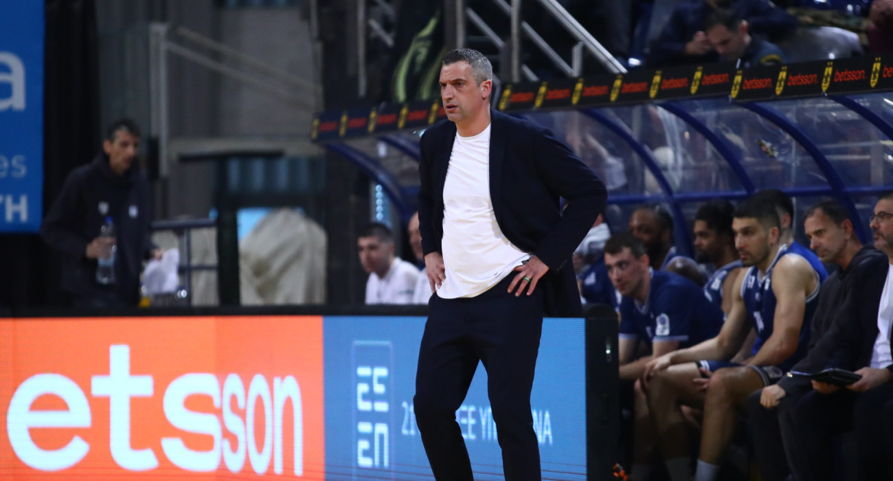 Ο Νίκος Παπανικολόπουλος στον πάγκο της Καρδίτσας/Πηγή: Eurokinissi