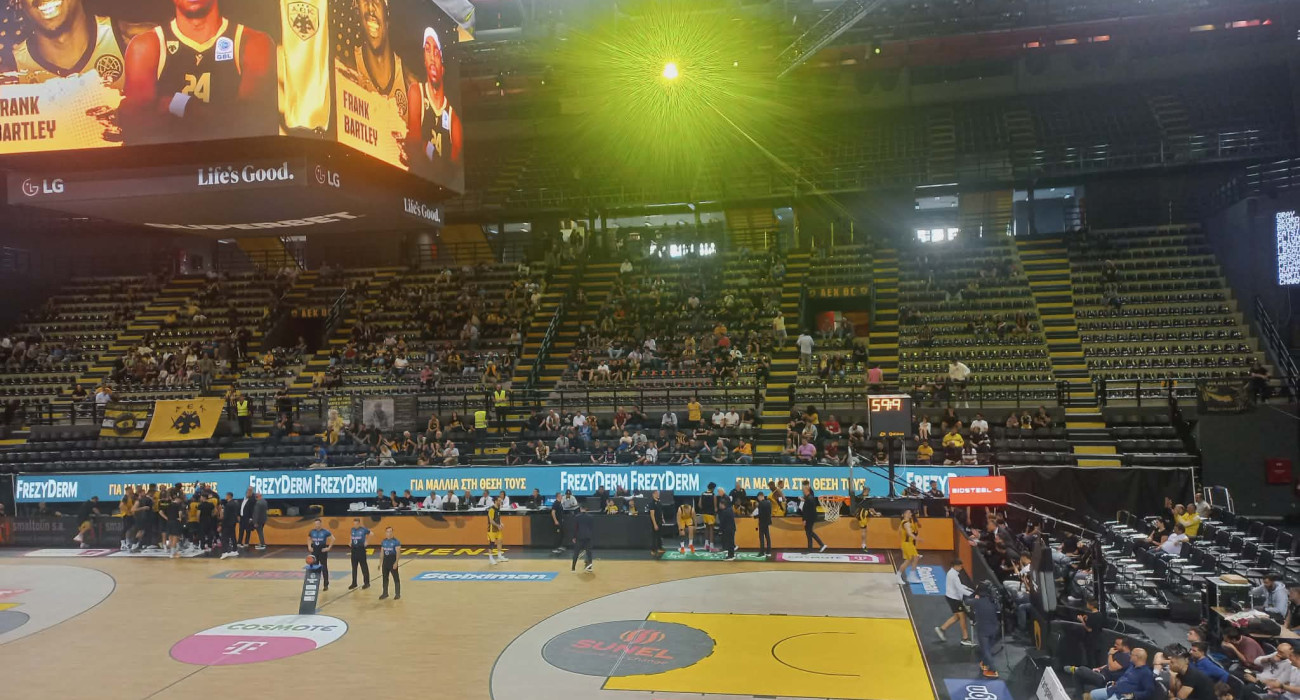 Οι φίλοι της ΑΕΚ στην «Sunel Arena» για τον αγώνα με τον Άρη