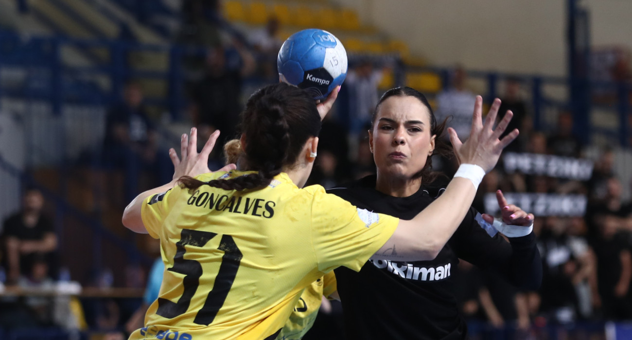 Η Ολίνα Ανδρίτσου σε επίθεση κόντρα στην Γκονσάλβες της ΑΕΚ / Πηγή: Eurokinissi