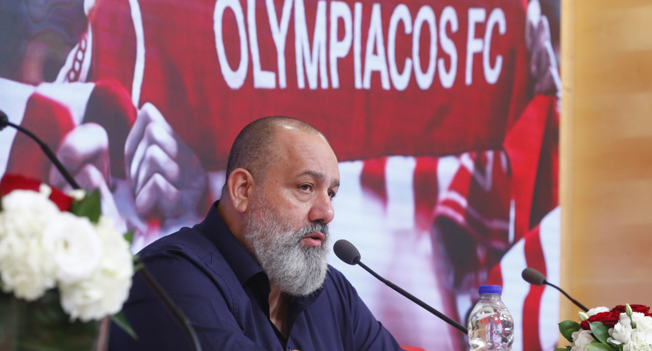 Ο Κώστας Καραπαπάς στη συνέντευξη τύπου για τα εισιτήρια διαρκείας του Ολυμπιακού τη νέα σεζόν / Πηγή: Eurokinissi