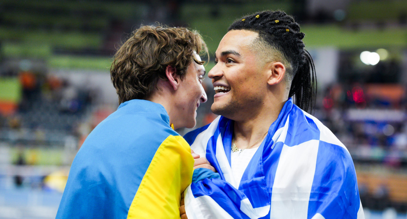 Ο Εμμανουήλ Καραλής και ο Μόντο Ντουπλάντις / Πηγή: Dan Vernon for World Athletics