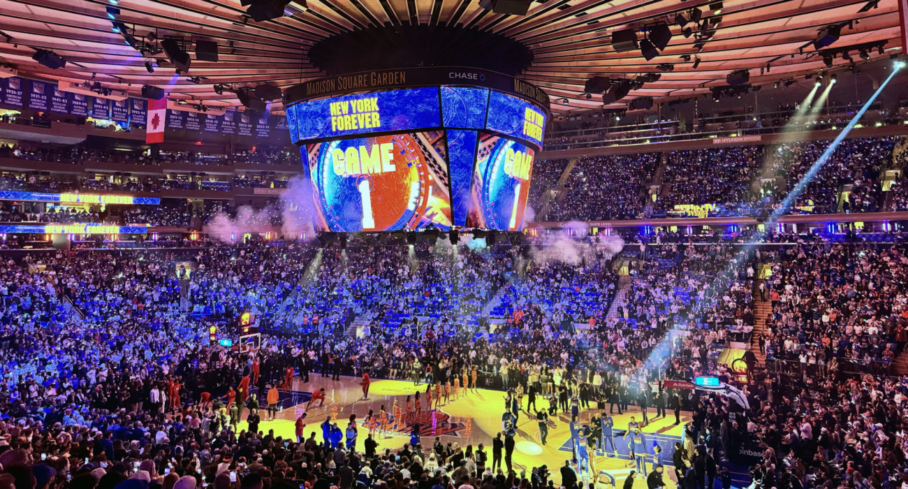 To Madison Square Garden της Νέας Υόρκης γεμάτο με οπαδούς των Νικς / Πηγή: William Perlman / Newsday RM via Getty Images