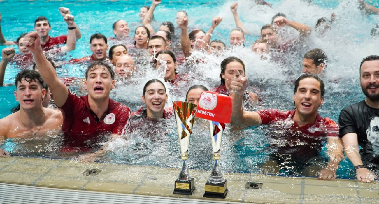 Οι πανηγυρισμοί της ομάδας του Ολυμπιακούς μετά την κατάκτηση του πρωταθλήματος του 2026 / Πηγή: ΚΟΕ