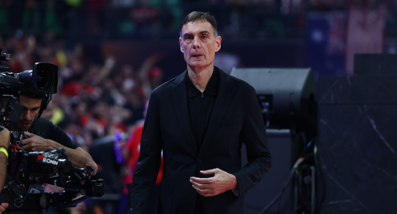 Ο Γιώργος Μπαρτζώκας αποθεώθηκε από τον κόσμο του Ολυμπιακού στο Telekom Center/Πηγή: Intime