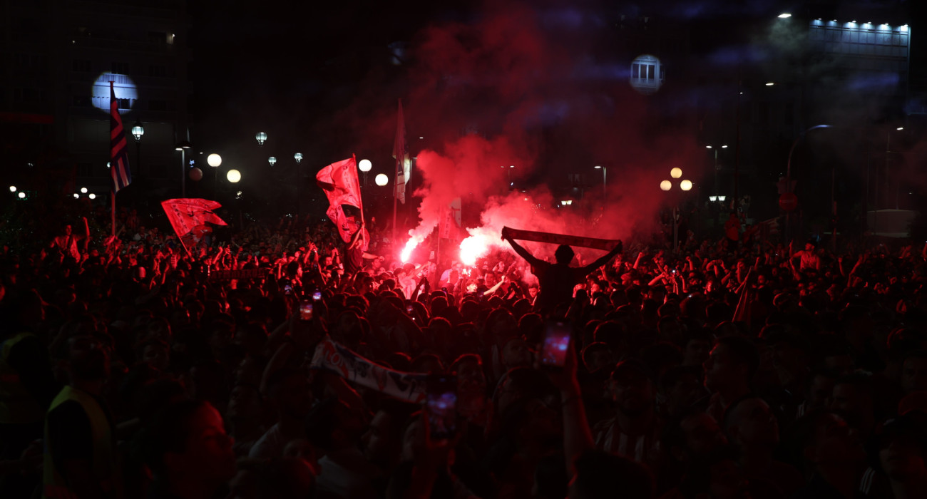 «Χαμός» από τους οπαδούς του Ολυμπιακού / Πηγή: InTime