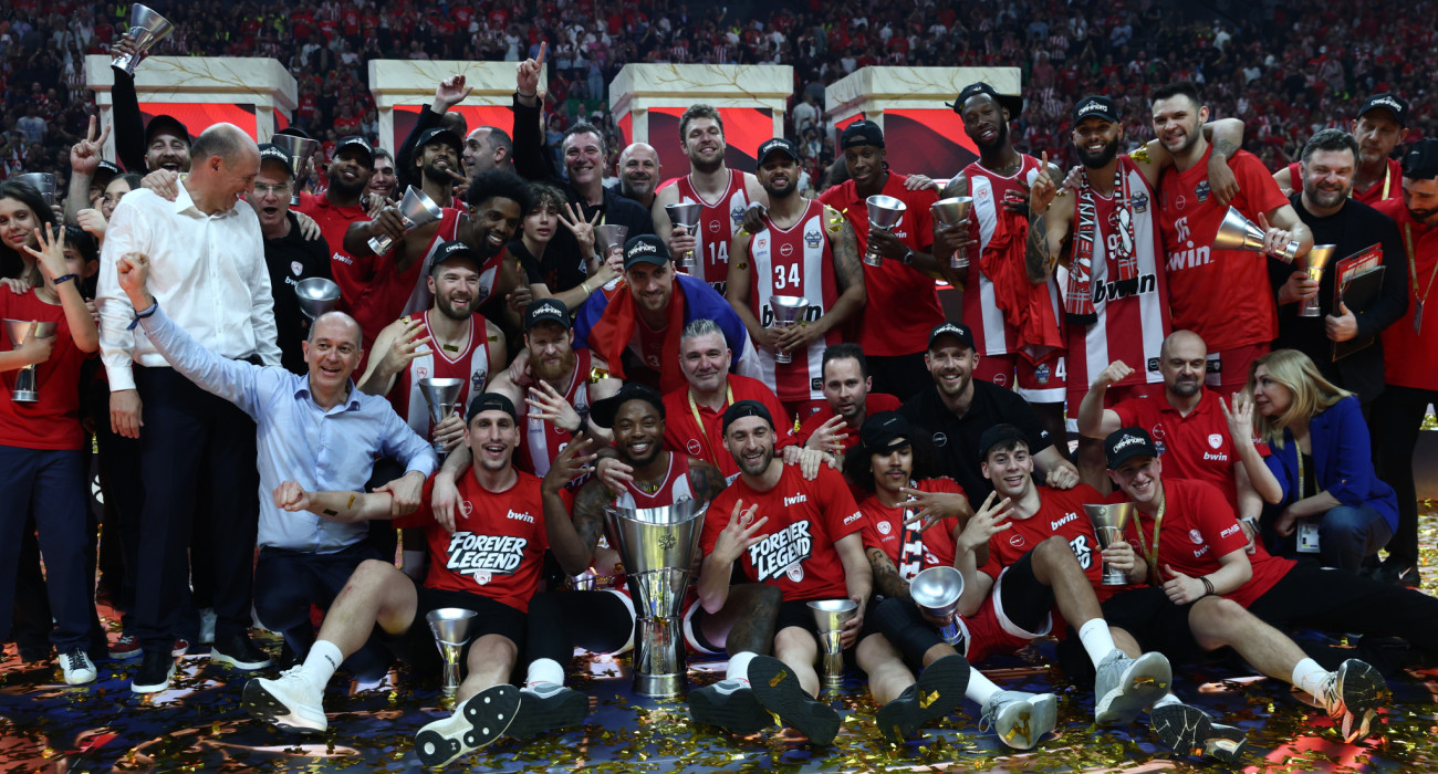 Ο Ολυμπιακός πανηγυρίζει την κατάκτηση της Euroleague - Πηγή: Intime