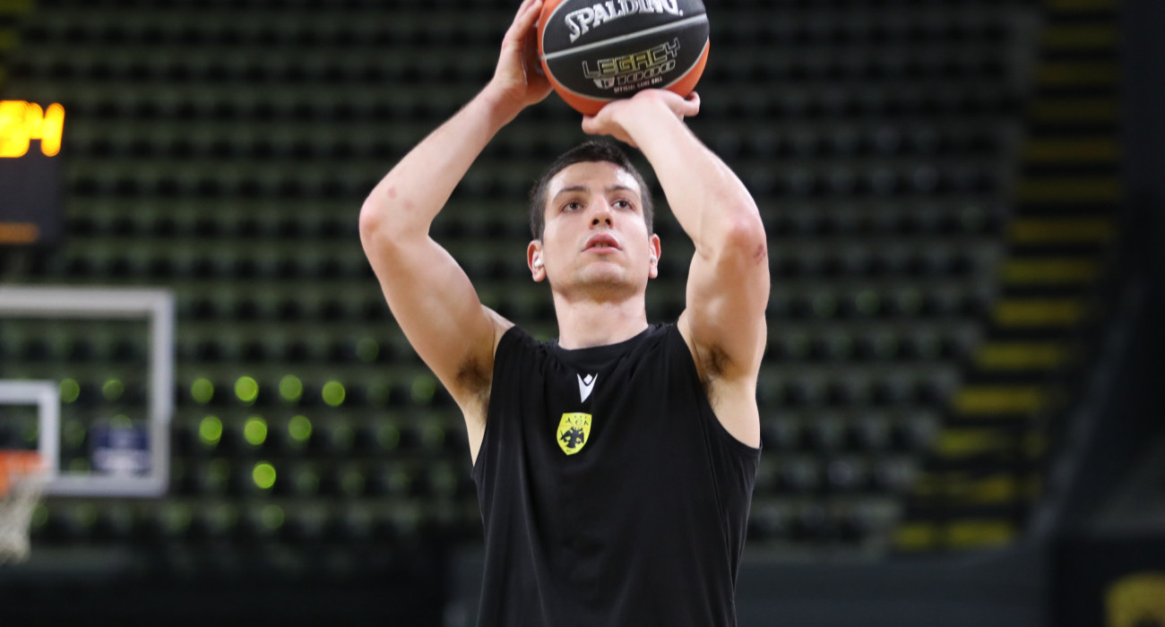 Απόλυτη αποθέωση για τον Φλιώνη στη Sunel Arena: «Η οικογένεια της ΑΕΚ στέκεται δίπλα σου»