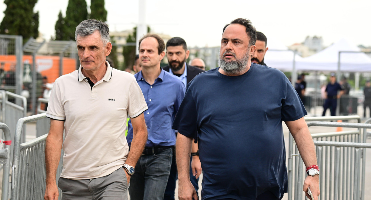 Ο Βαγγέλης Μαρινάκης στο Telekom Center μαζί με τον Χοσέ Λουίς Μεντιλίμπαρ/Πηγή: Eurokinissi