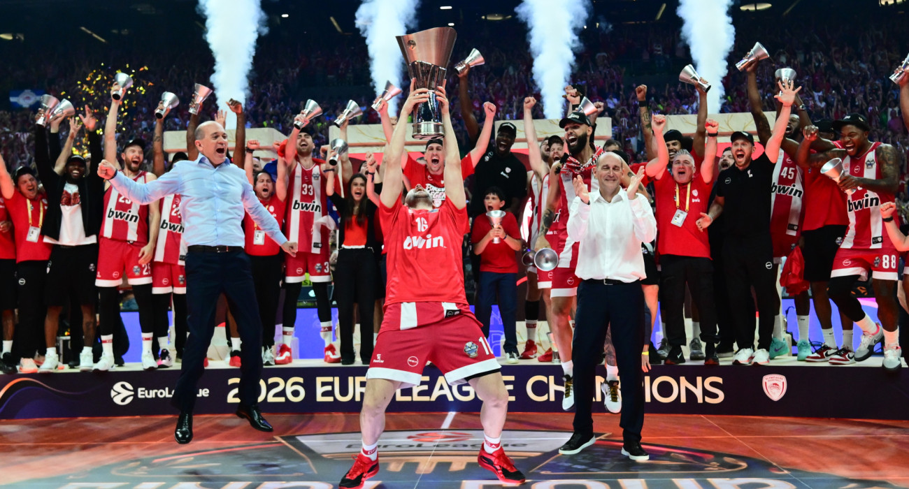 Η απονομή της EuroLeague στον Ολυμπιακό/Πηγή: Eurokinissi