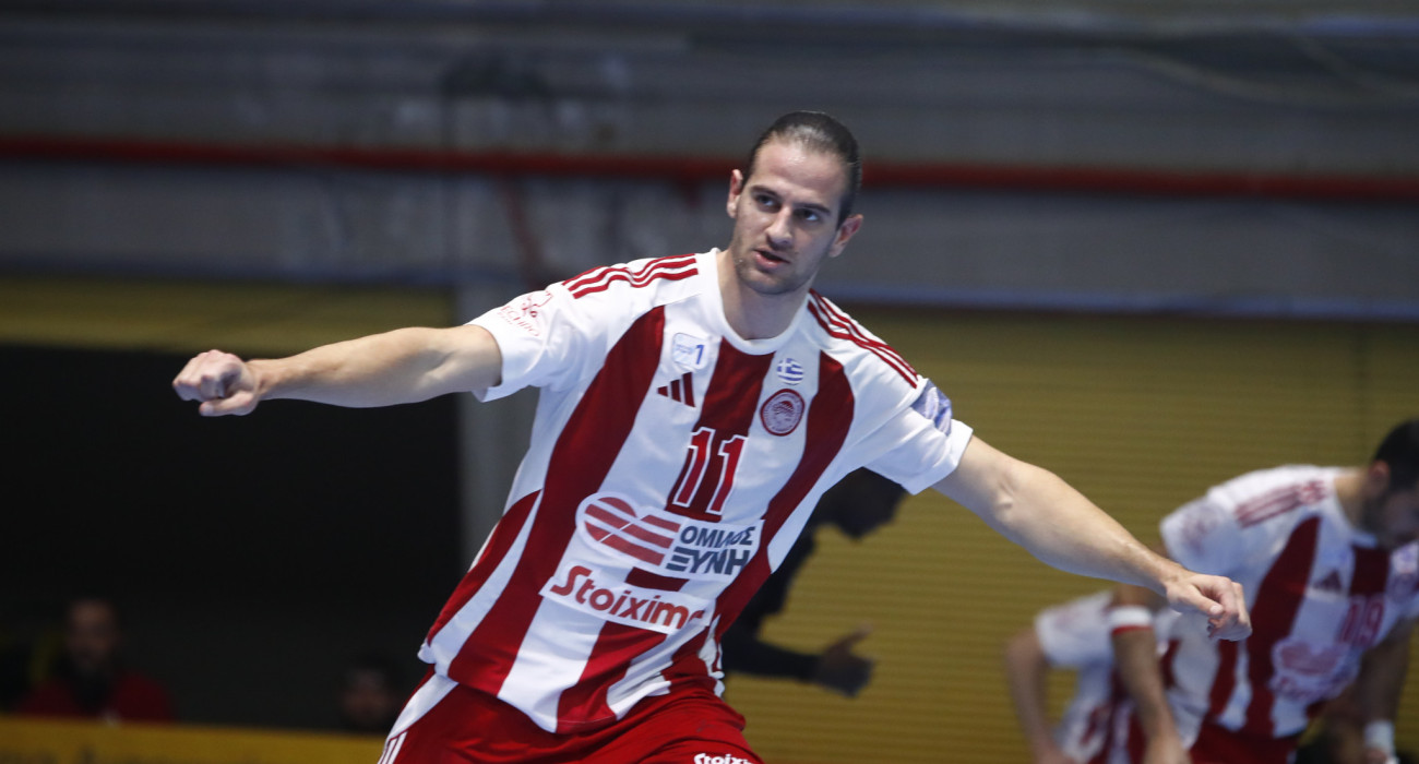 Ο Παπάζογλου στο Ολυμπιακός-ΑΕΚ για τη Handball Premier / Πηγή: Eurokinissi