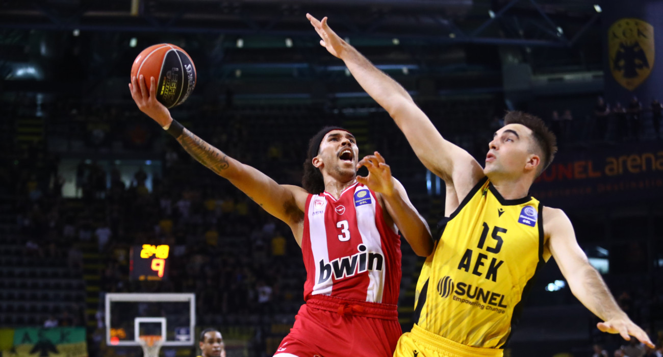 Στιγμιότυπο από το Game 2 ανάμεσα σε ΑΕΚ και Ολυμπιακό / Πηγή: Eurokinissi