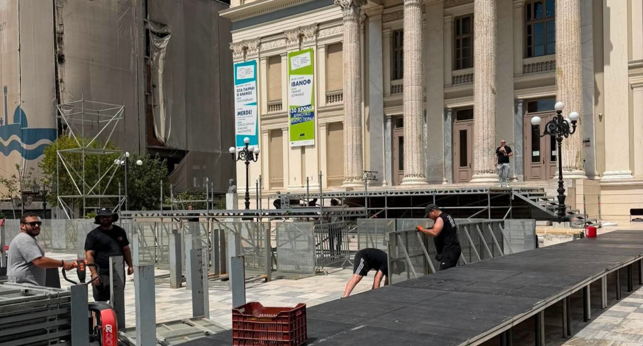 Εργασίες στο Δημοτικό Θέατρο Πειραιά ενόψει του τελικού της EuroLeague