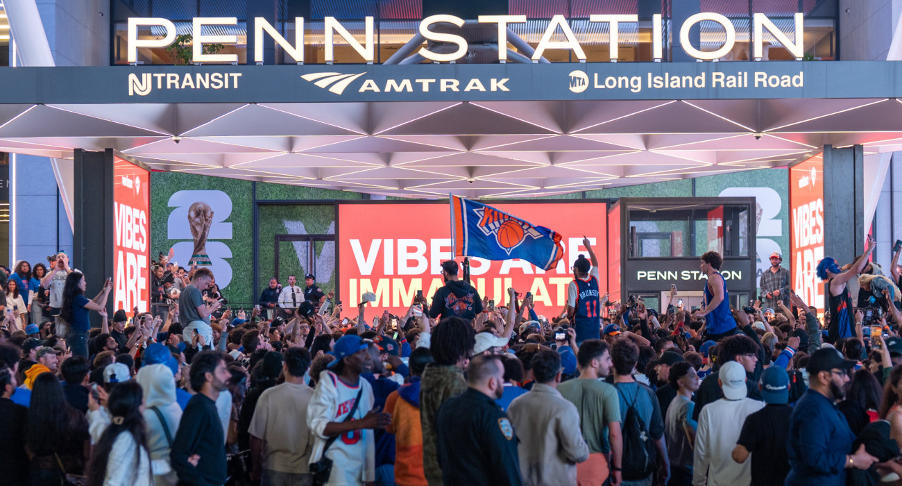 Οι οπαδοί των Νικς συχνάζουν στον Penn Station, αλλά στις 16 Ιουνίου θα εξοριστούν - Πηγή: David Dee Delgado / Getty Images